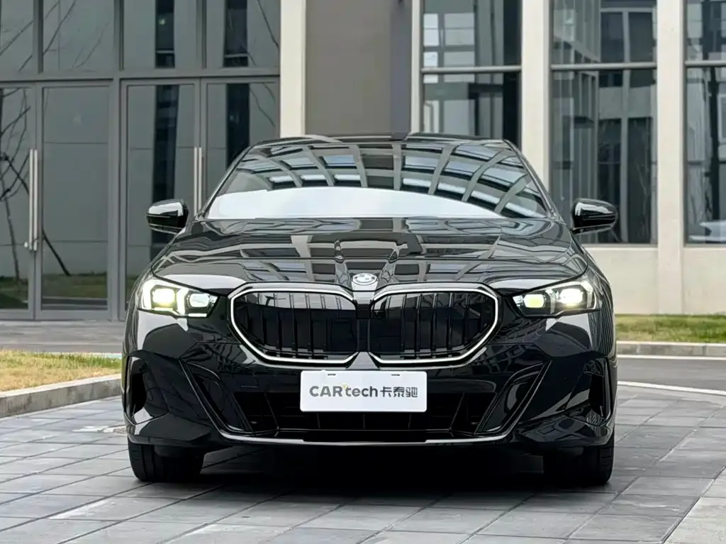 BMW 5 Series 2026 из CN, фото 6