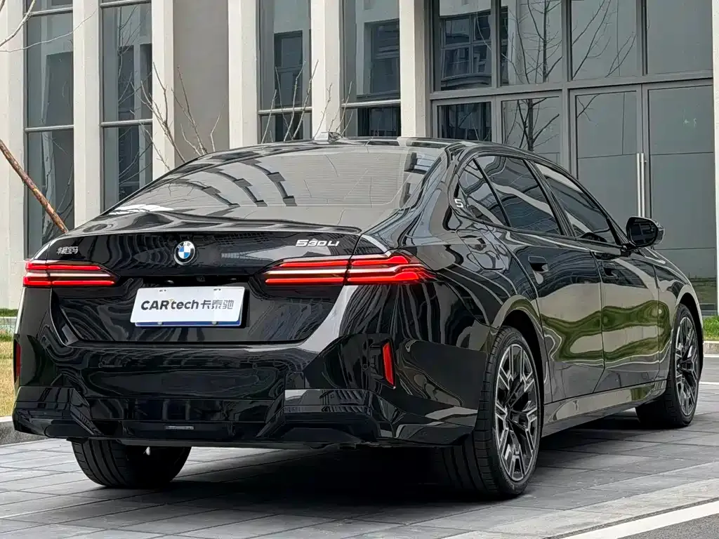 BMW 5 Series 2026 из CN, фото 5