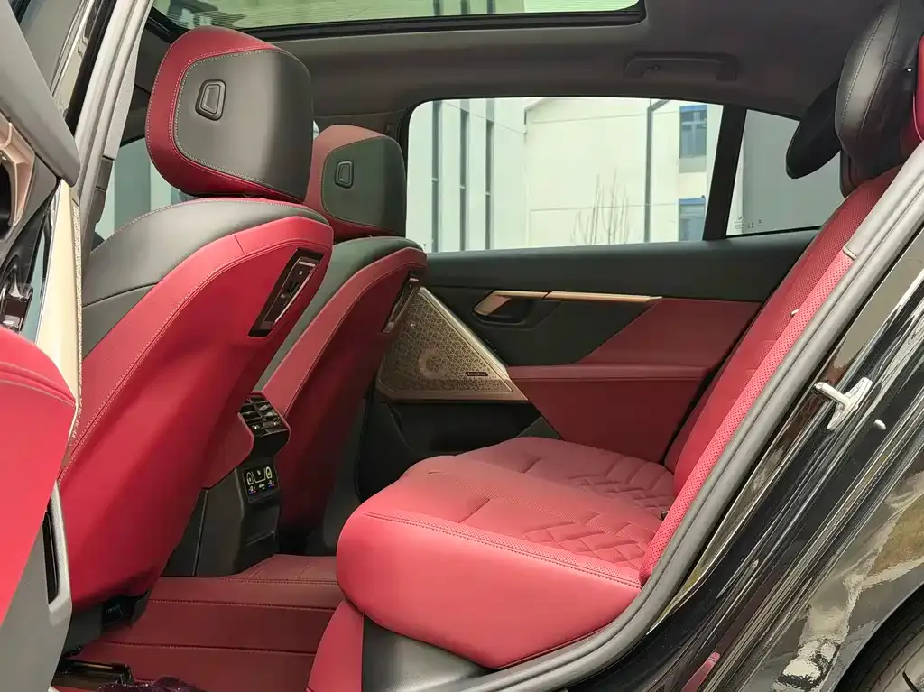 BMW 5 Series 2026 из CN, фото 9