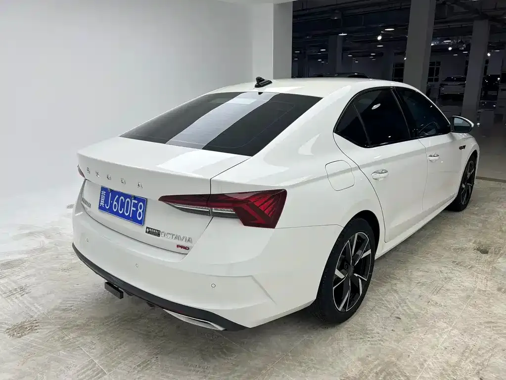 Skoda Octavia — фото 3