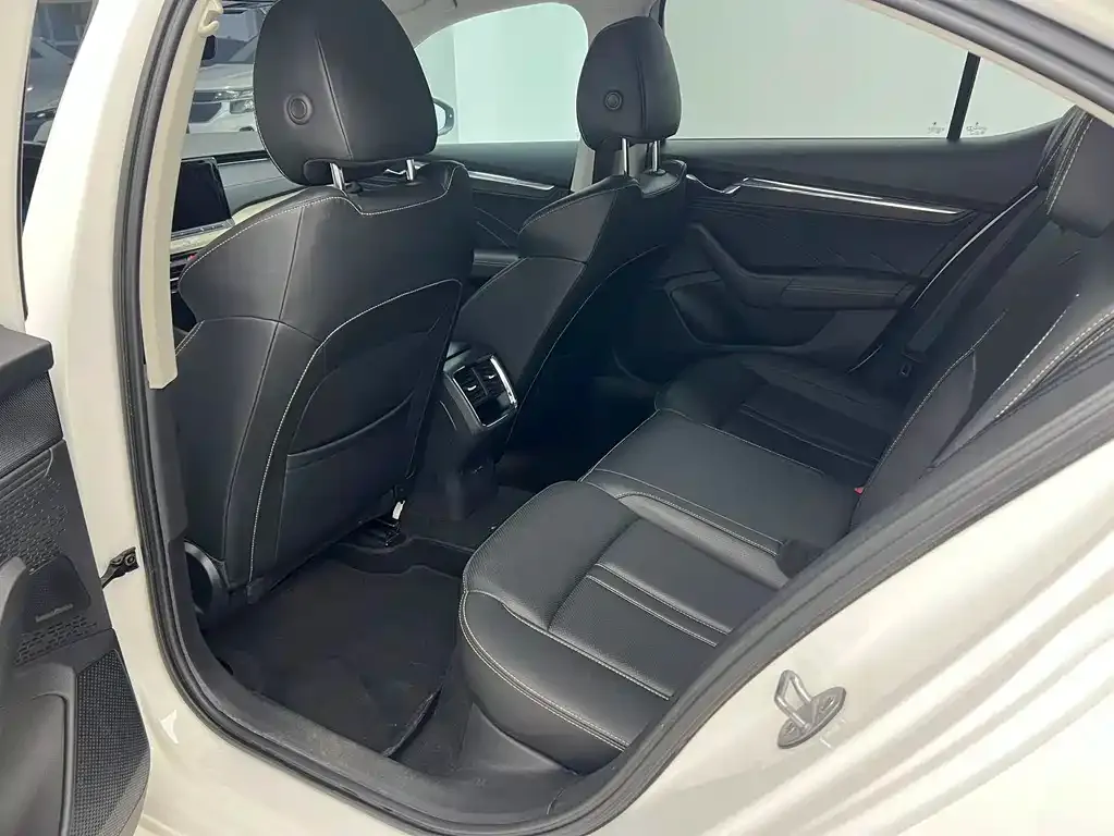 Skoda Octavia — фото 10