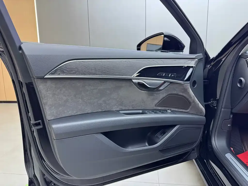 Audi A8 2021 из CN, фото 7