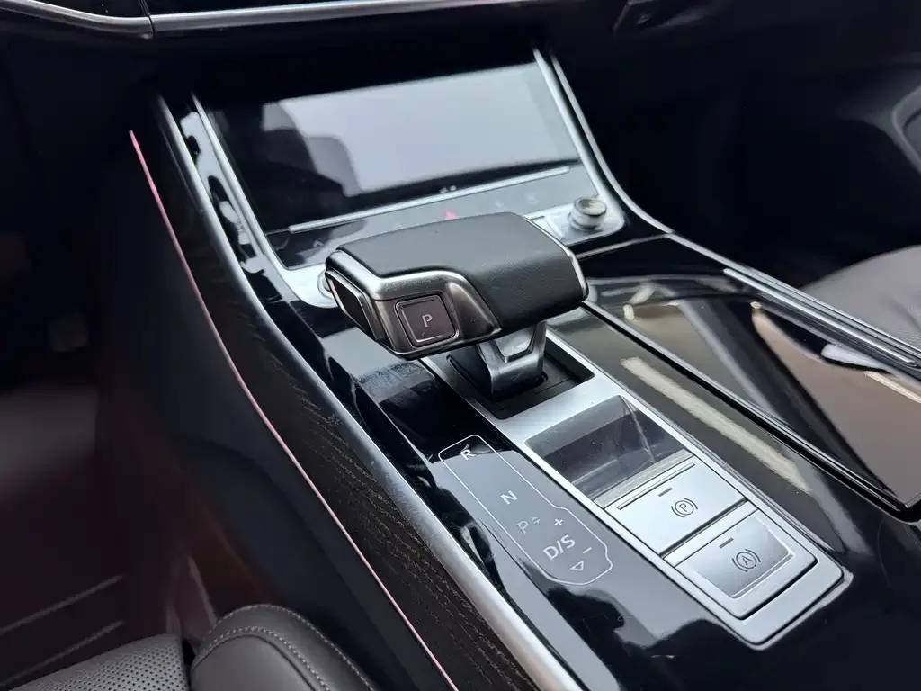 Audi A8 2021 из CN, фото 8