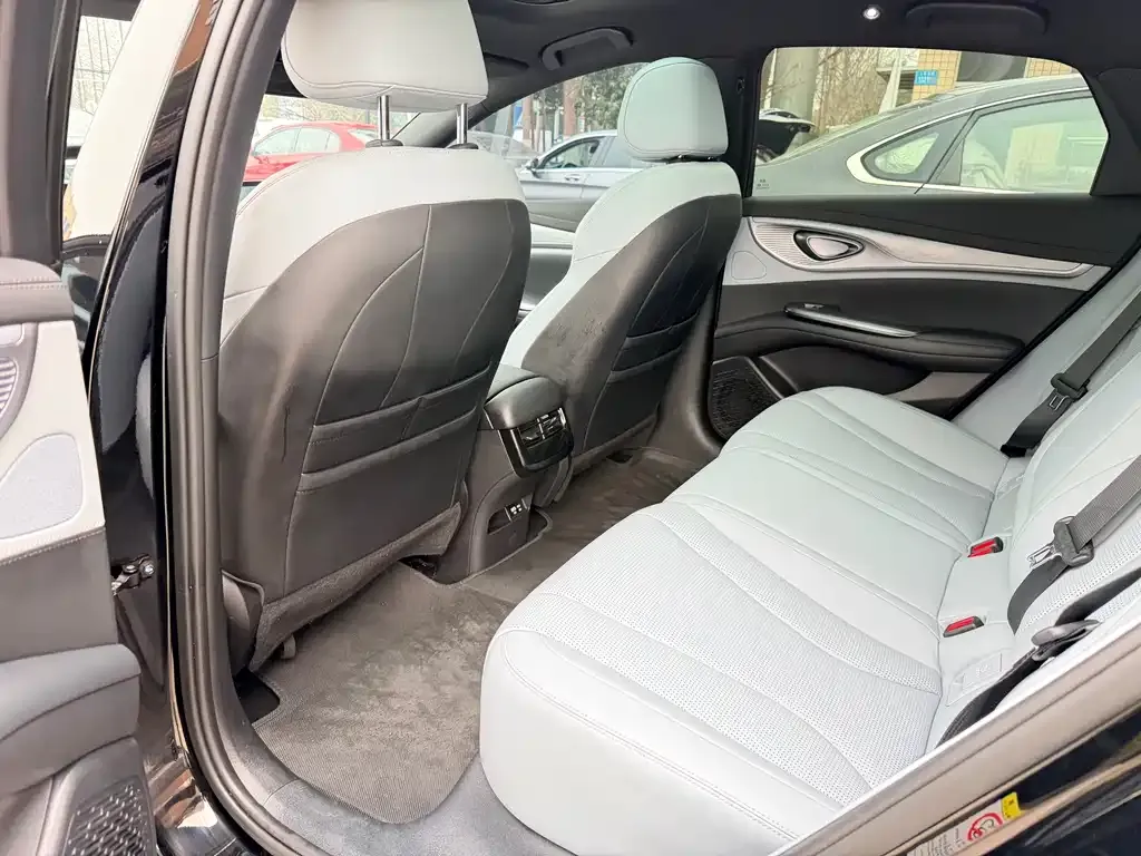 BYD Seal — фото 9