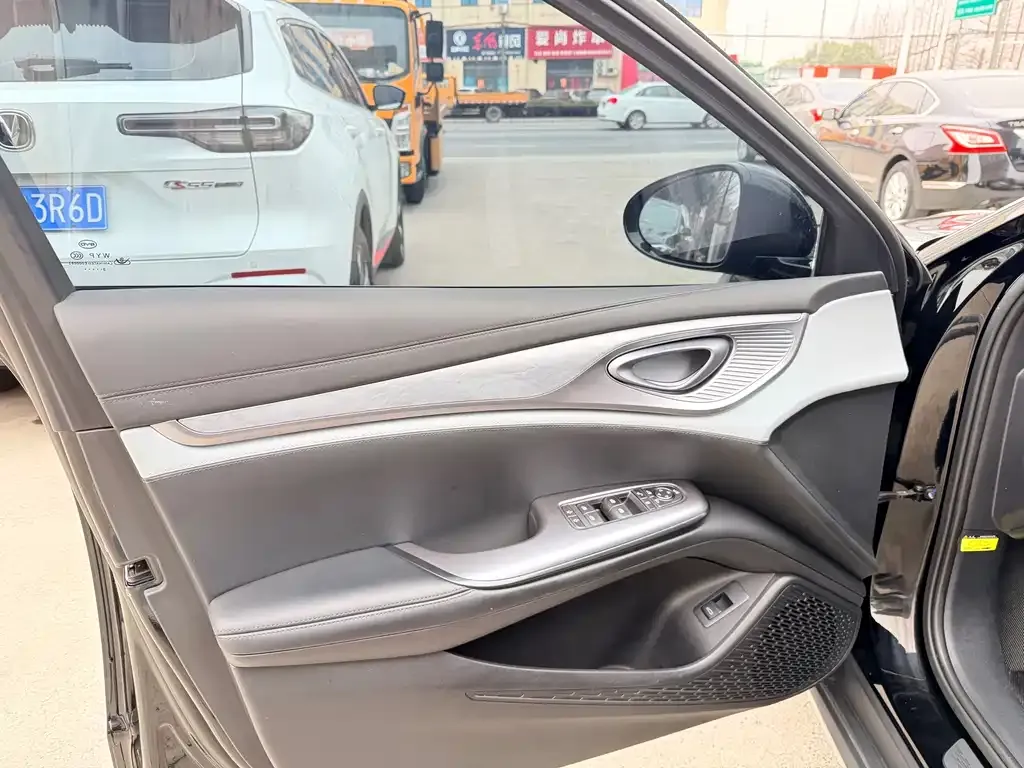 BYD Seal — фото 2
