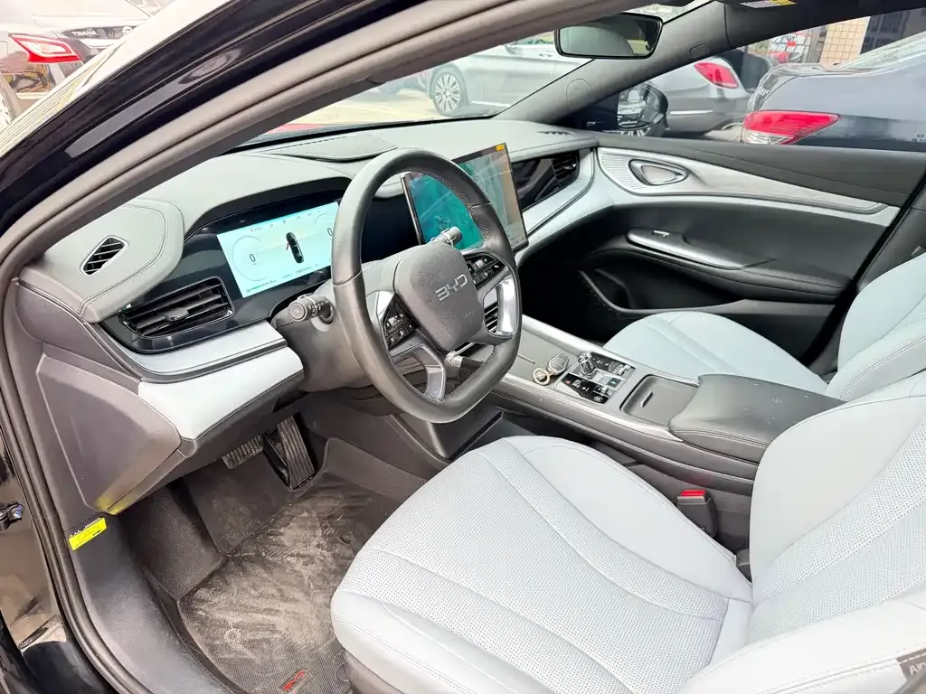 BYD Seal — фото 10