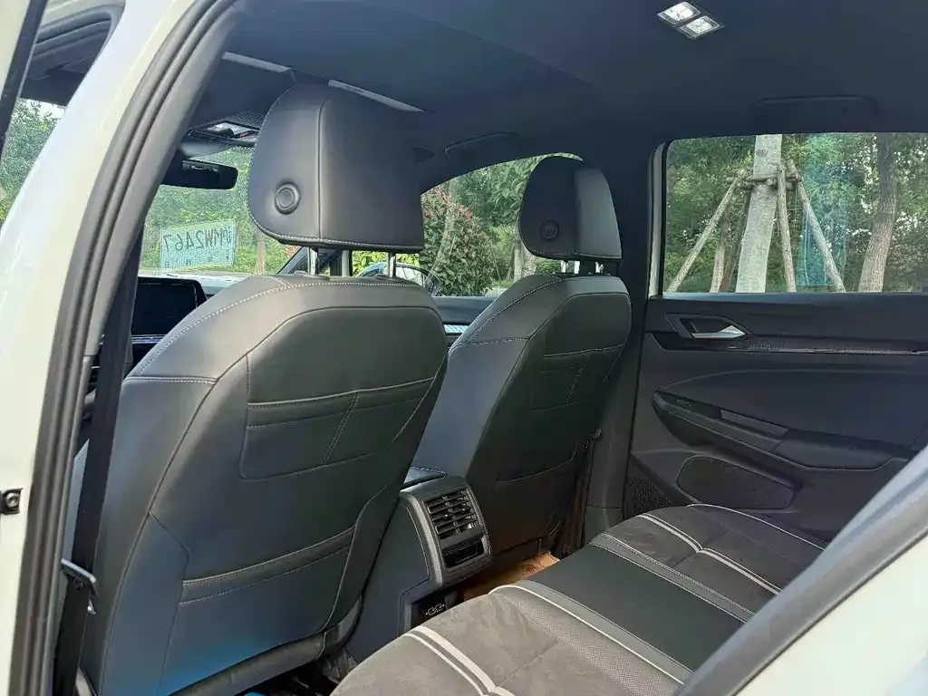 Volkswagen Golf 2022 из CN, фото 2
