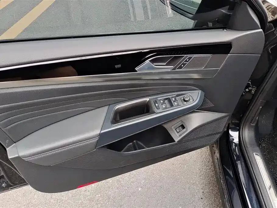 Volkswagen Passat 2023 из CN, фото 10