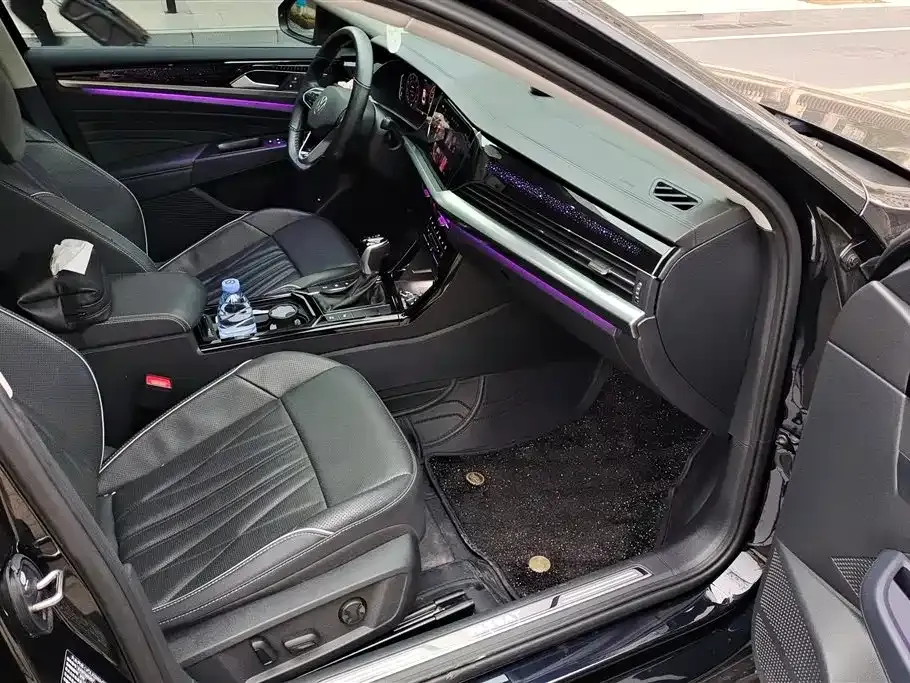 Volkswagen Passat 2023 из CN, фото 4