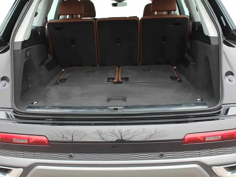 Audi Q7 2021 из CN, фото 8