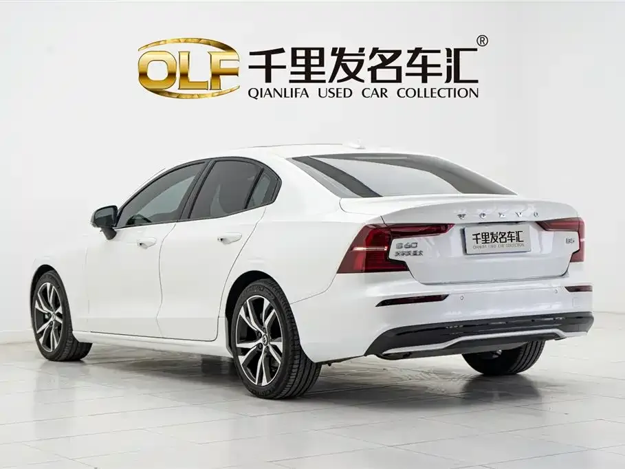 Volvo S60 2024 из CN, фото 3