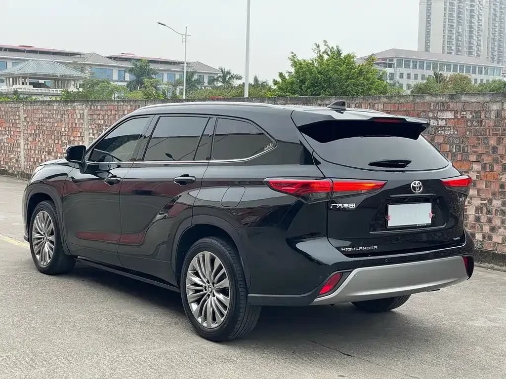 Toyota Highlander — фото 10