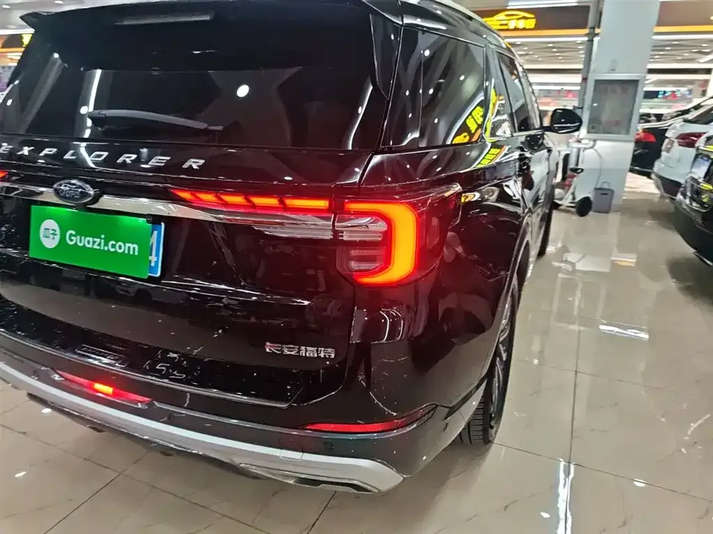 Ford Explorer 2023 из CN, фото 4