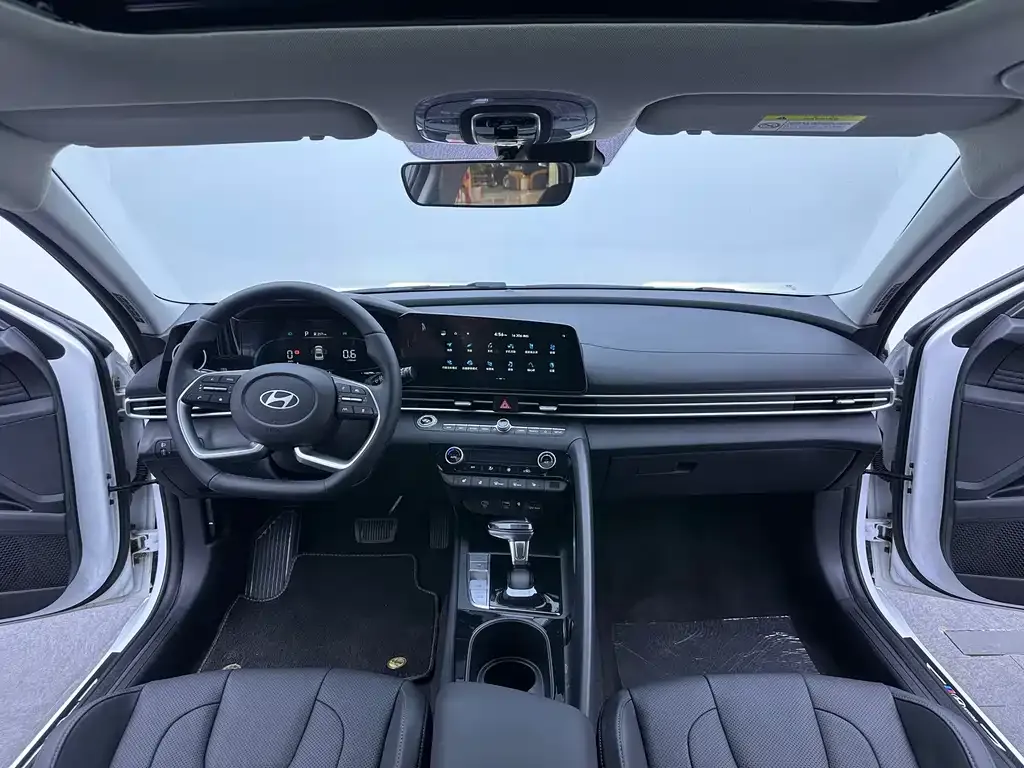 Hyundai Elantra 2024 из CN, фото 10