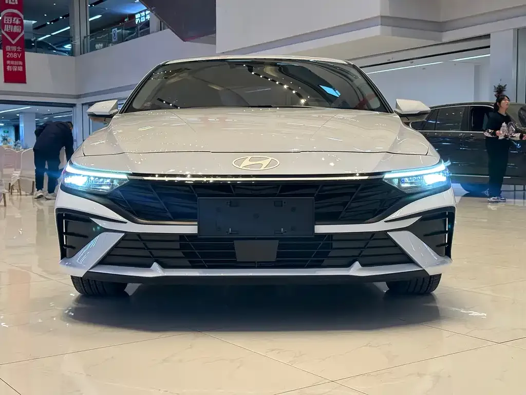 Hyundai Elantra 2024 из CN, фото 3