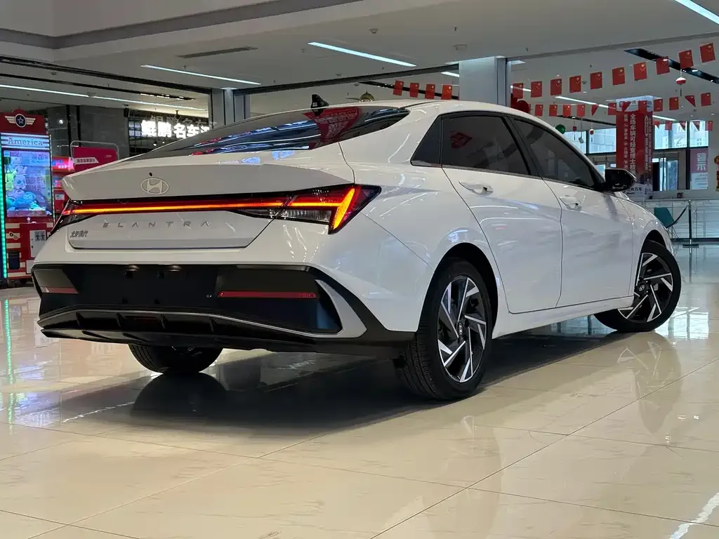 Hyundai Elantra 2024 из CN, фото 8
