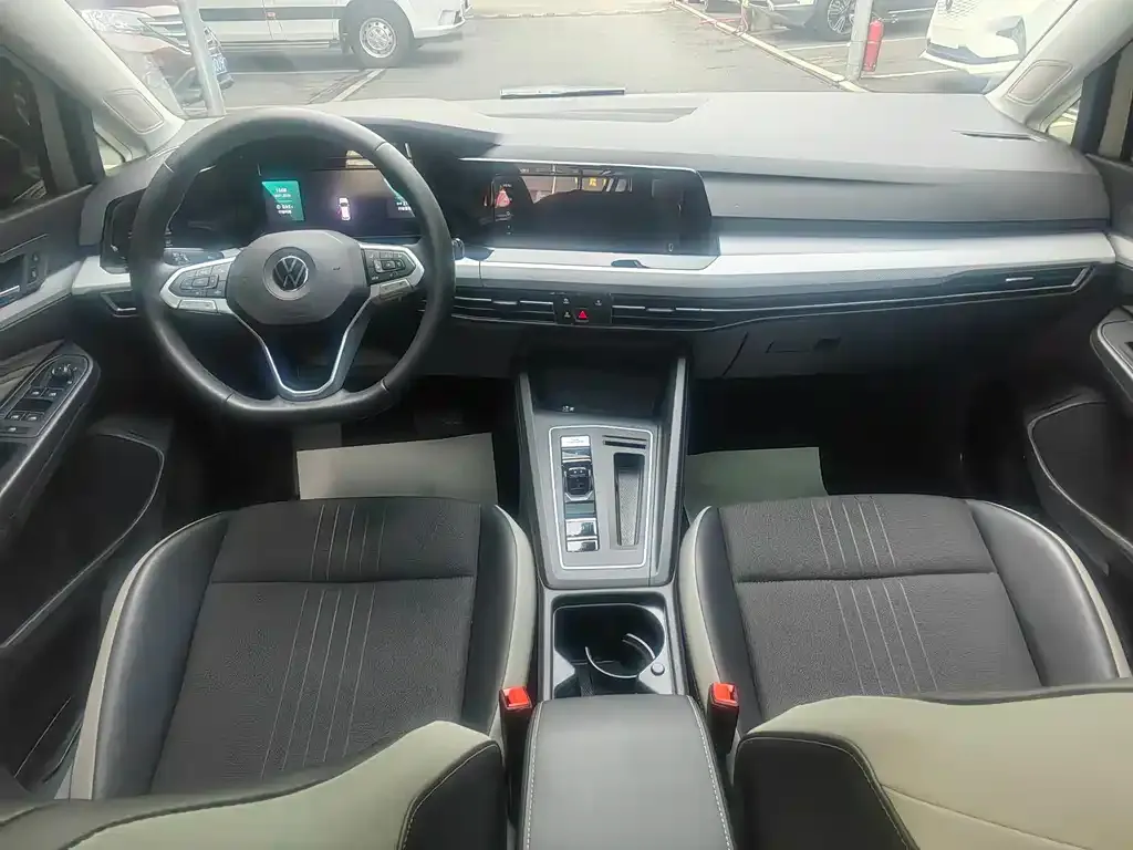 Volkswagen Golf 2023 из CN, фото 6