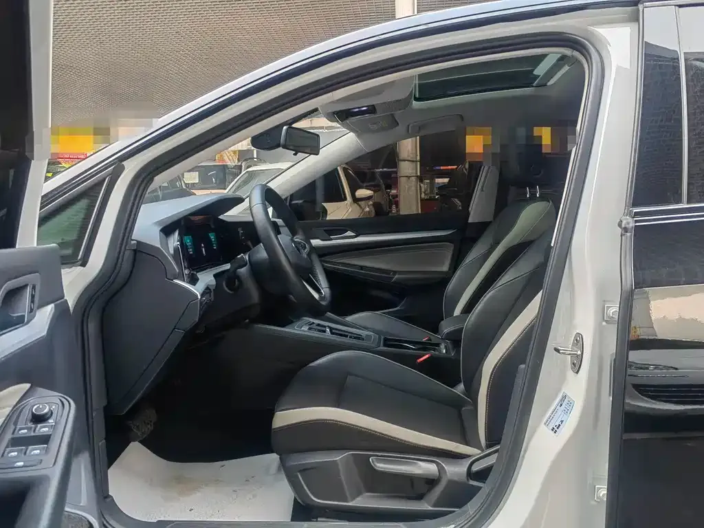 Volkswagen Golf 2023 из CN, фото 8