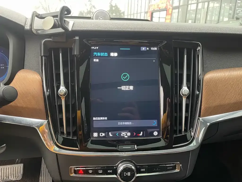 Volvo S90 PHEV 2023 из CN, фото 4