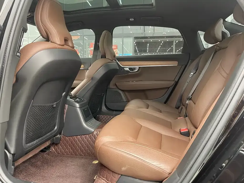 Volvo S90 PHEV 2023 из CN, фото 5