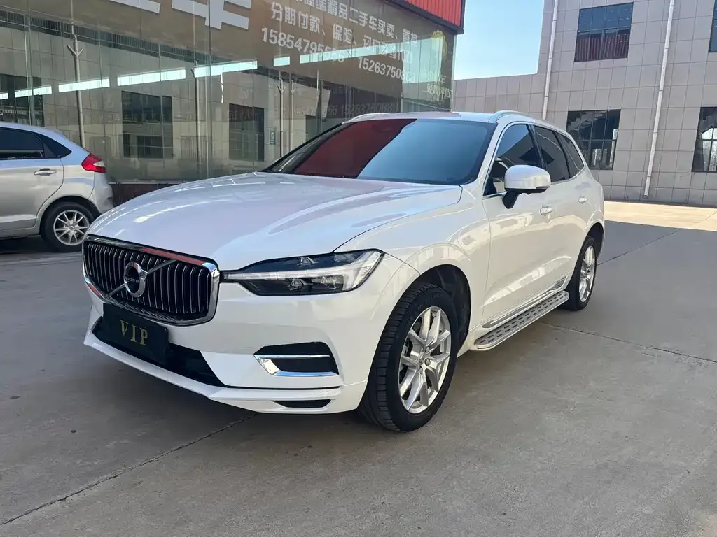 Volvo XC60 — фото 1