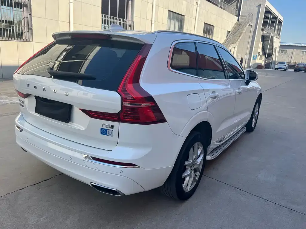 Volvo XC60 — фото 7