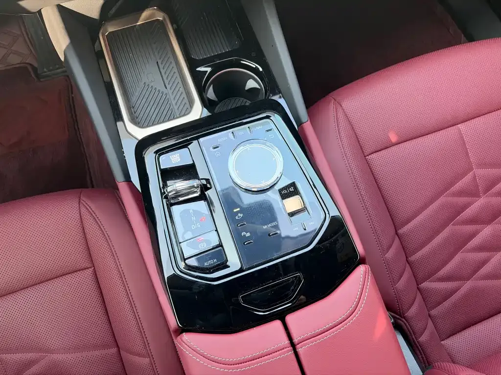 BMW 5 Series 2025 из CN, фото 10