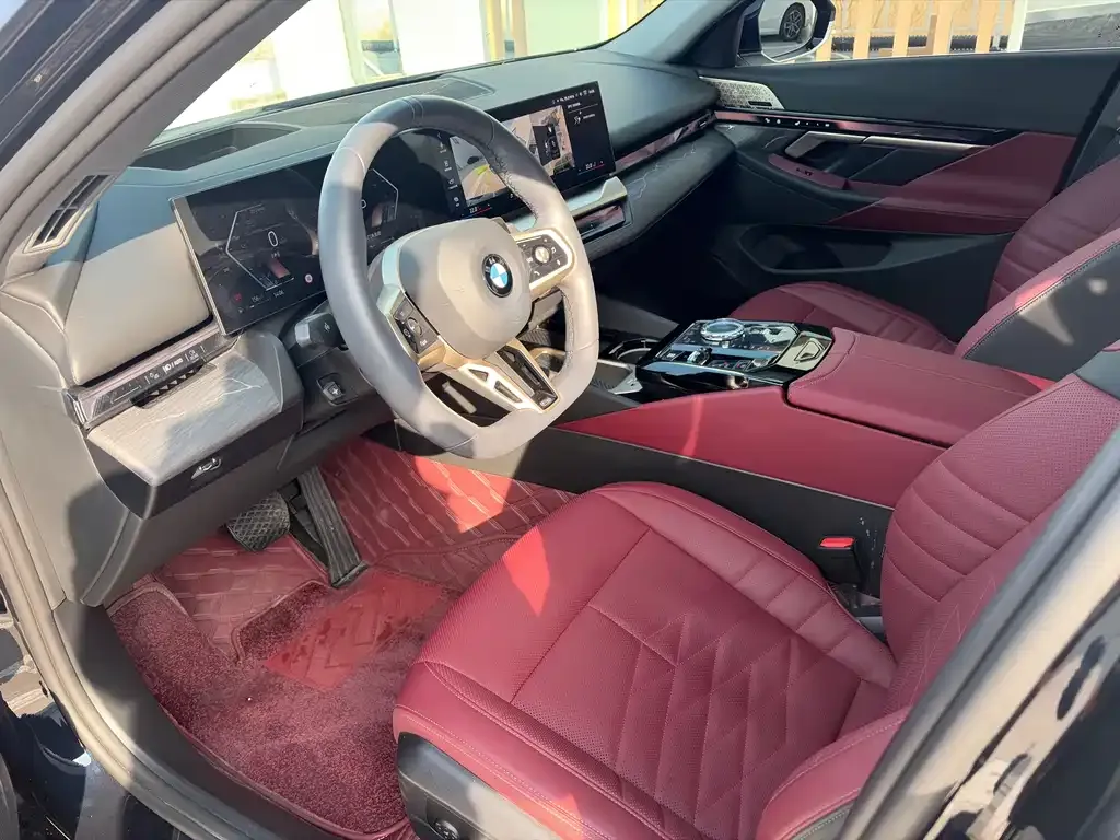 BMW 5 Series 2025 из CN, фото 4