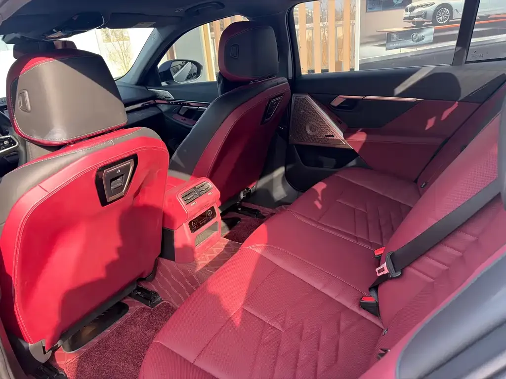 BMW 5 Series 2025 из CN, фото 8