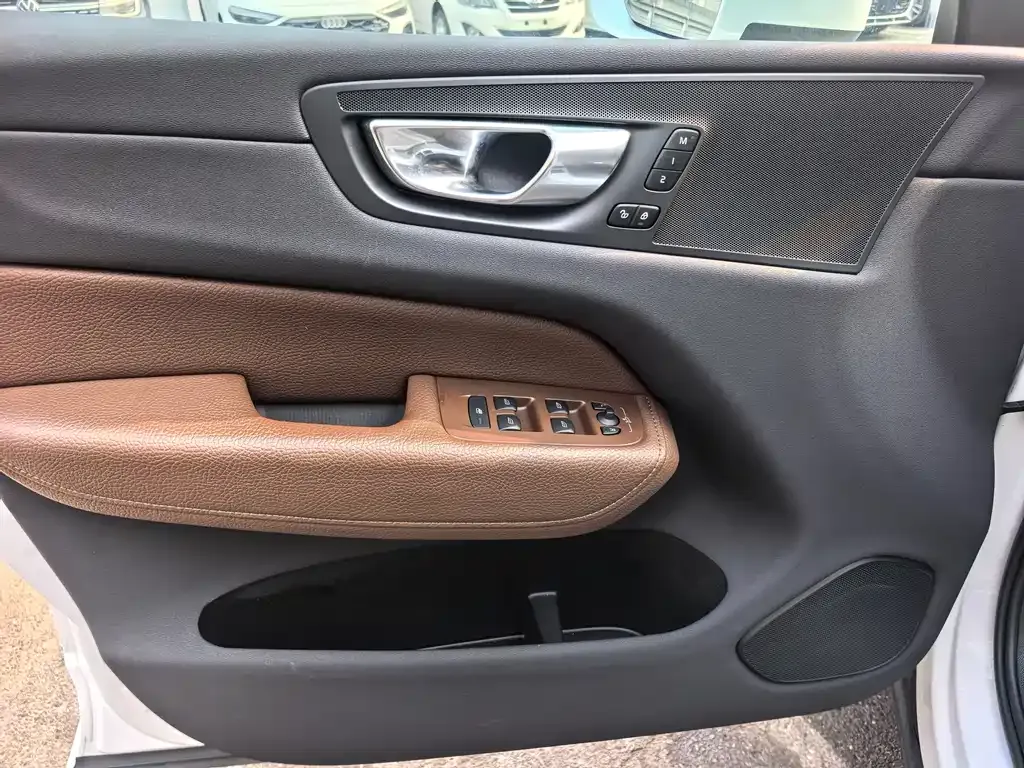 Volvo XC60 2022 из CN, фото 8
