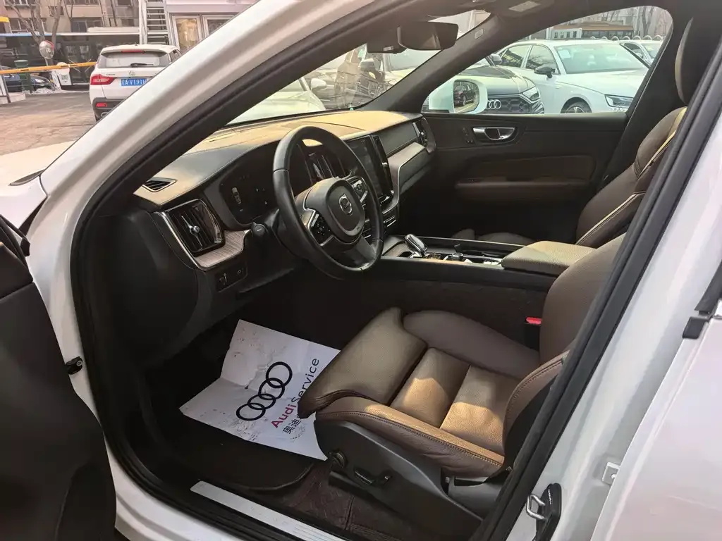 Volvo XC60 2022 из CN, фото 6