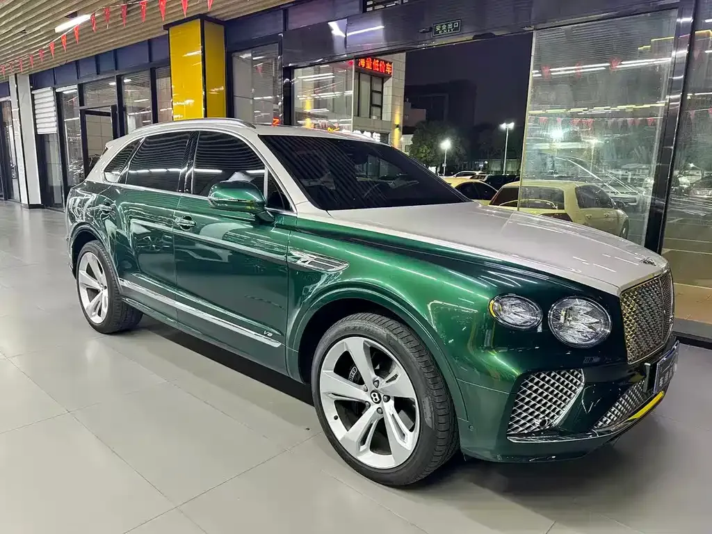 Bentley Bentayga 2023 из CN, фото 1
