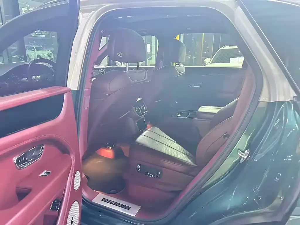 Bentley Bentayga 2023 из CN, фото 3