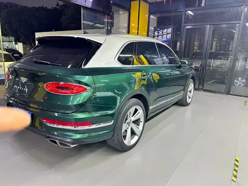 Bentley Bentayga 2023 из CN, фото 5