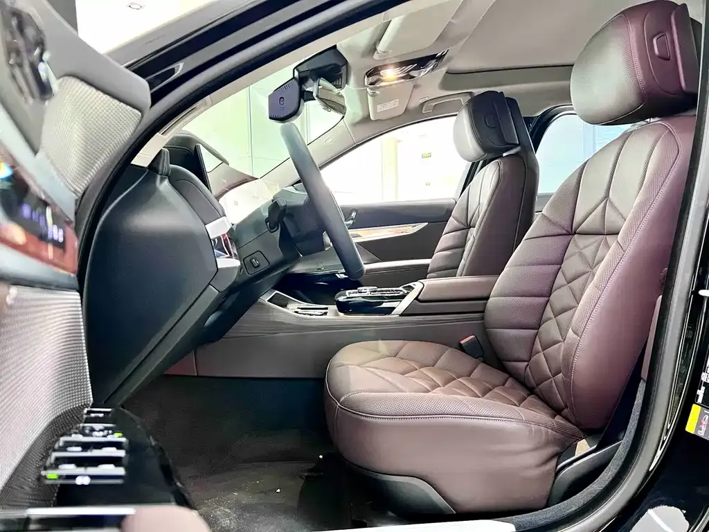 BMW i7 2024 из CN, фото 7