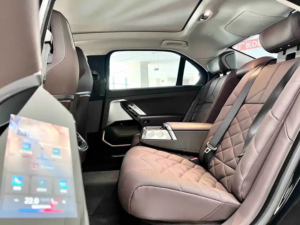 BMW i7 2024 из CN, фото 4