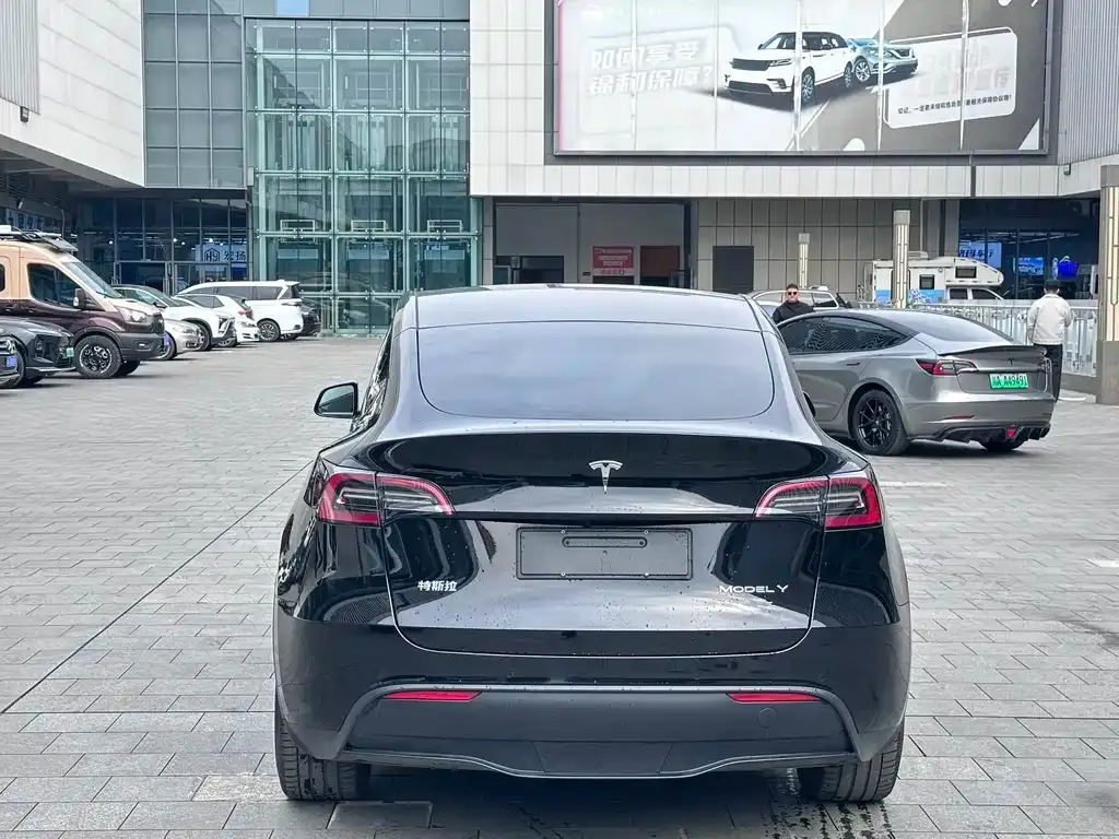Tesla Model Y 2023 из CN, фото 8