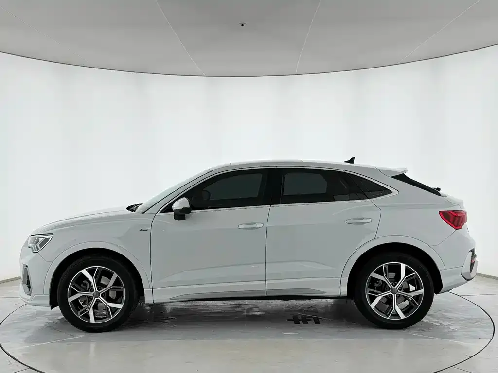 Audi Q3 Sportback — фото 10
