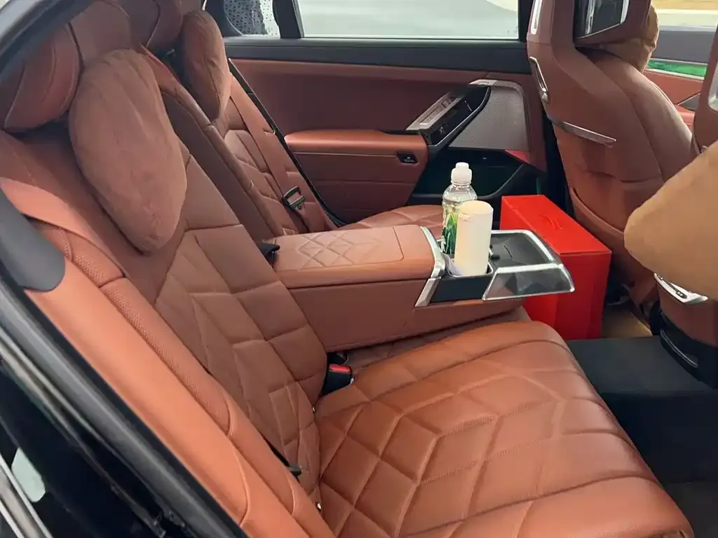 BMW 7 Series 2024 из CN, фото 7