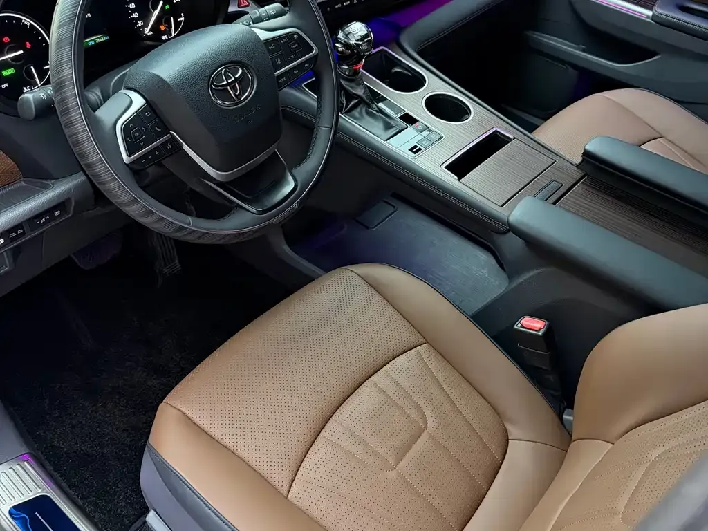 Toyota Granvia — фото 3