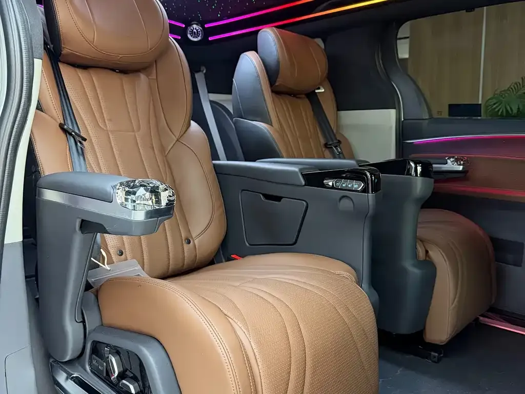 Toyota Granvia — фото 4