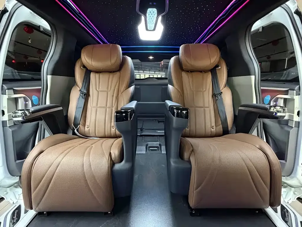 Toyota Granvia — фото 9