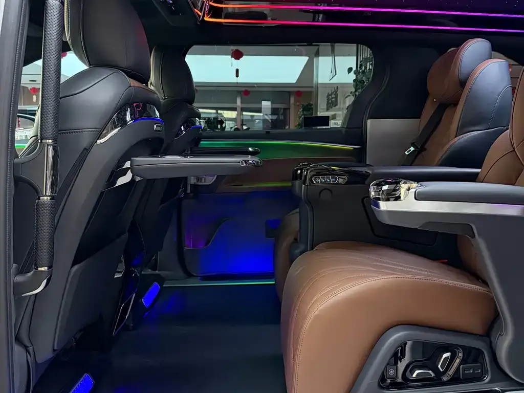 Toyota Granvia — фото 2