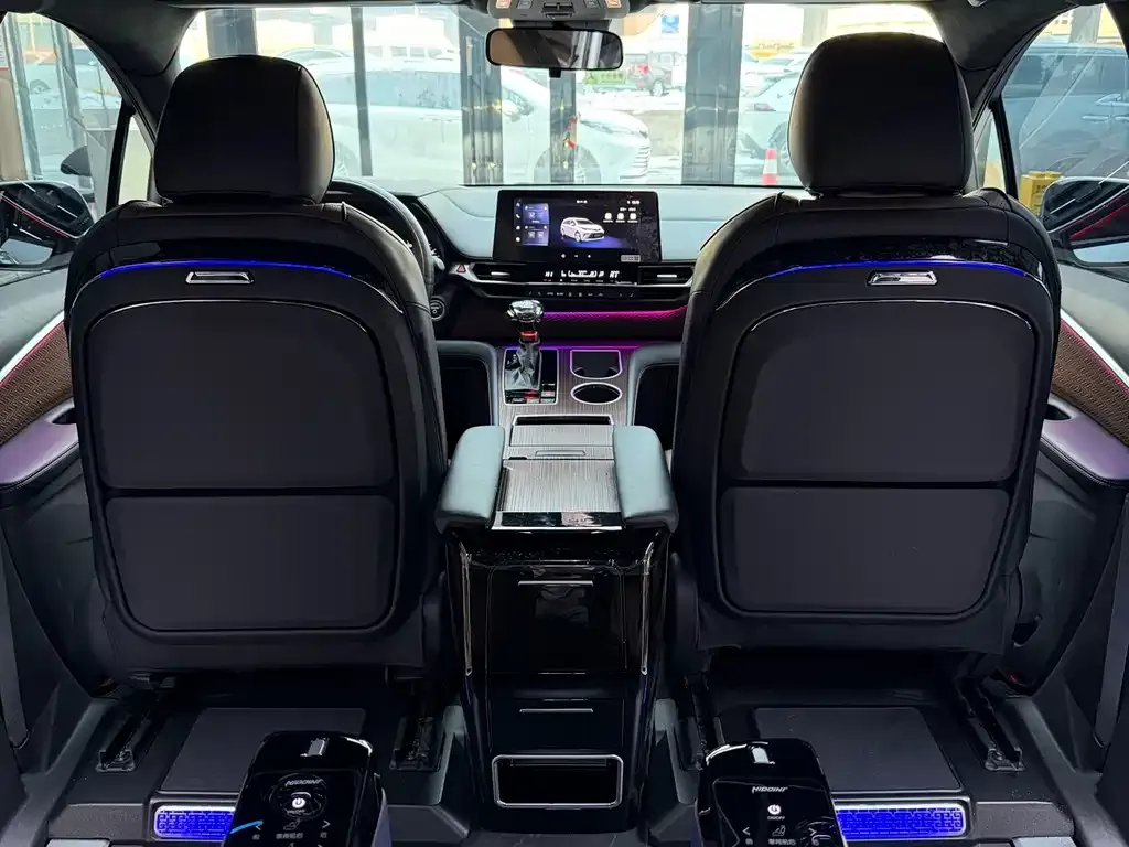 Toyota Granvia — фото 10