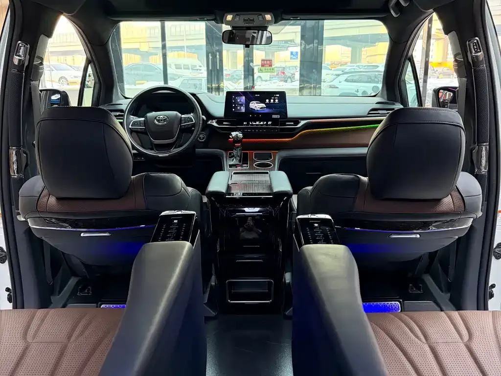 Toyota Granvia — фото 6