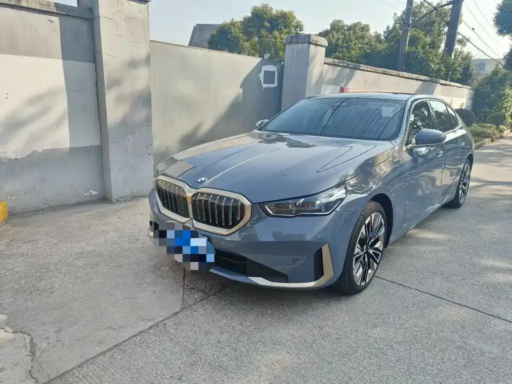 BMW 5 Series 2024 из CN, фото 1