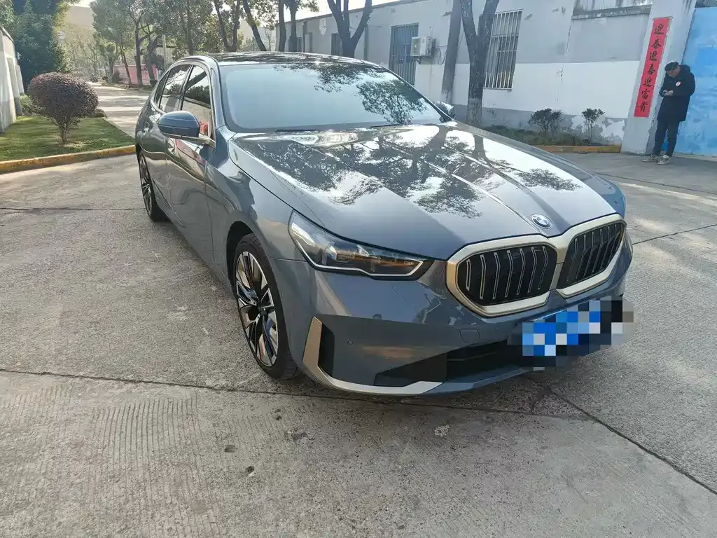 BMW 5 Series 2024 из CN, фото 4