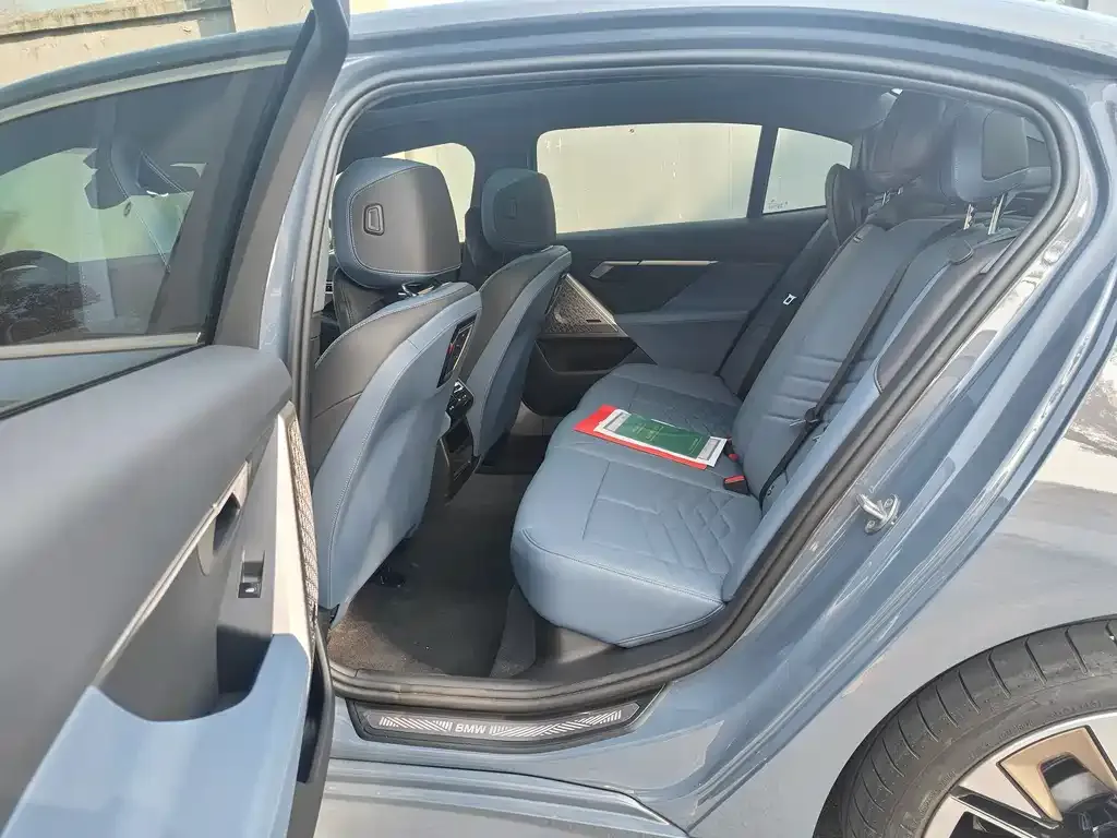 BMW 5 Series 2024 из CN, фото 3