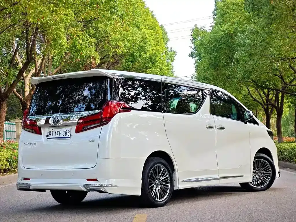 Toyota Alphard 2022 из CN, фото 10