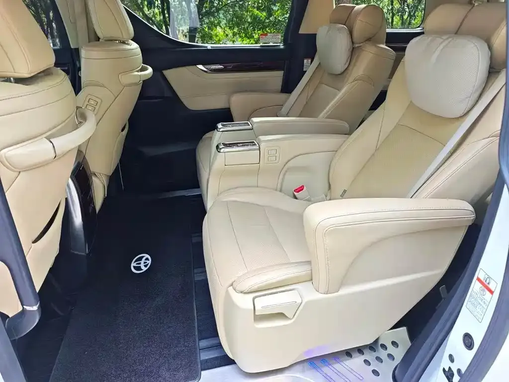 Toyota Alphard 2022 из CN, фото 5